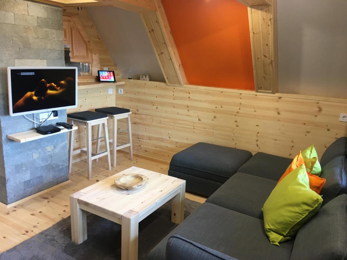 Wooden Apartman Premium Jacuzzival อัลโชเอิร์ช ภายนอก รูปภาพ